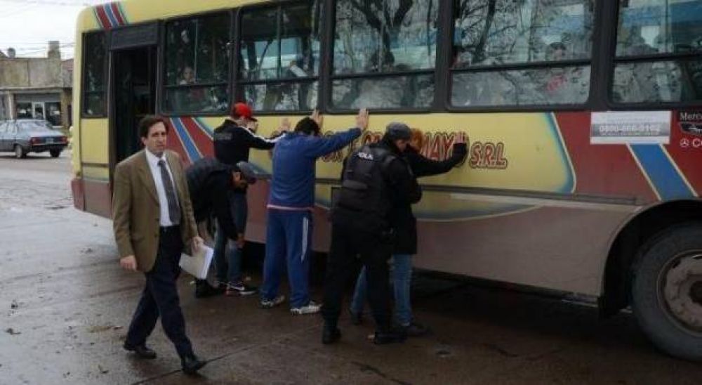 Las requisas en colectivos �criminaliza a los j�venes por su aspecto�
