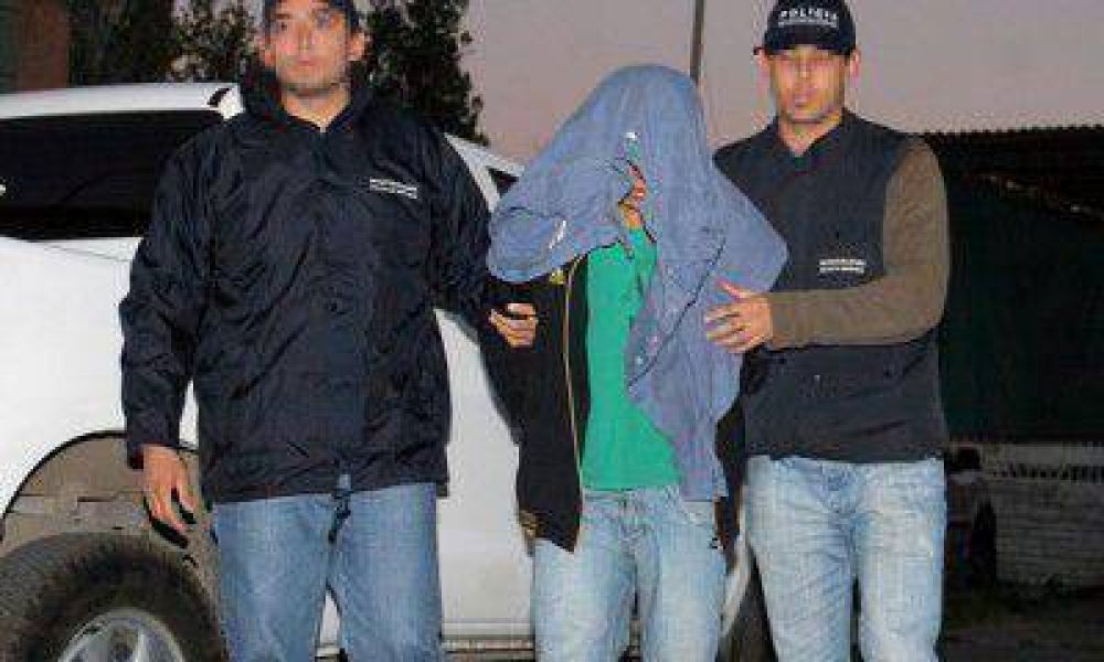 Trajeron desde C�rdoba al acusado del triple crimen y ser� imputado