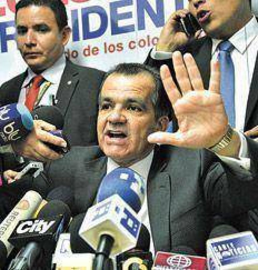 Giro de la campa�a del delf�n de Uribe