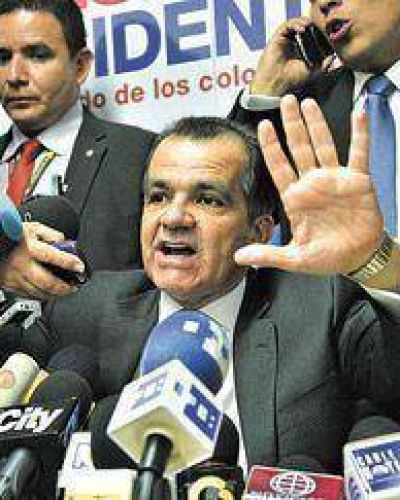 Giro de la campa�a del delf�n de Uribe