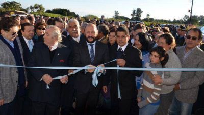 El gobernador habilit� obras para una decena de instituciones educativas; la 1031 de su gesti�n