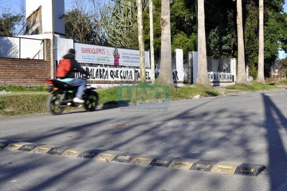 Muri� el hombre que chocaron por esquivar un lomo de burro en barrio Franzotti