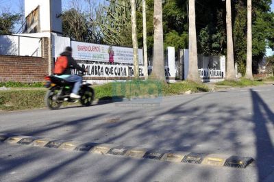 Muri� el hombre que chocaron por esquivar un lomo de burro en barrio Franzotti