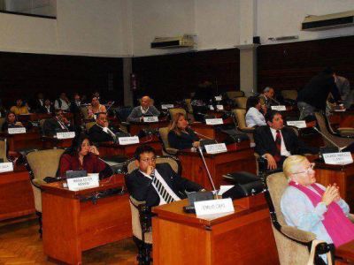 Un amplio debate en la sexta sesi�n legislativa