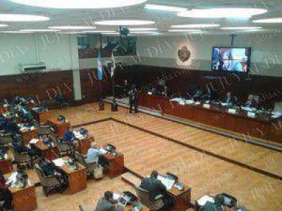 Durante la sesi�n en la Legislatura: duro cruce entre la oposici�n y el oficialismo por la garrafa social en Jujuy