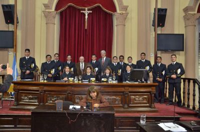 El senado recibi� a estudiantes de la escuela naval