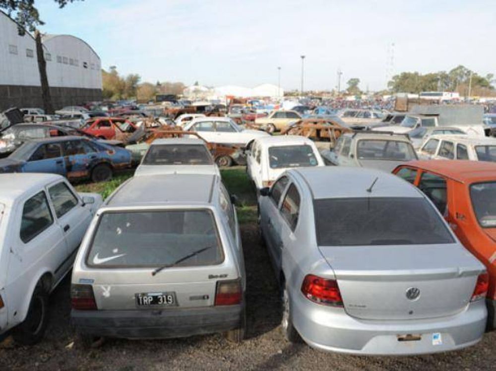 En el corral�n municipal hab�a 18 autos denunciados como robados