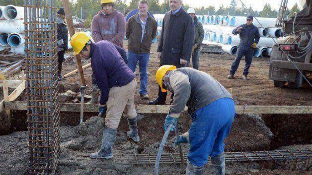 Buzzi recorri� las obras de ampliaci�n y remodelaci�n del Aeropuerto de Esquel