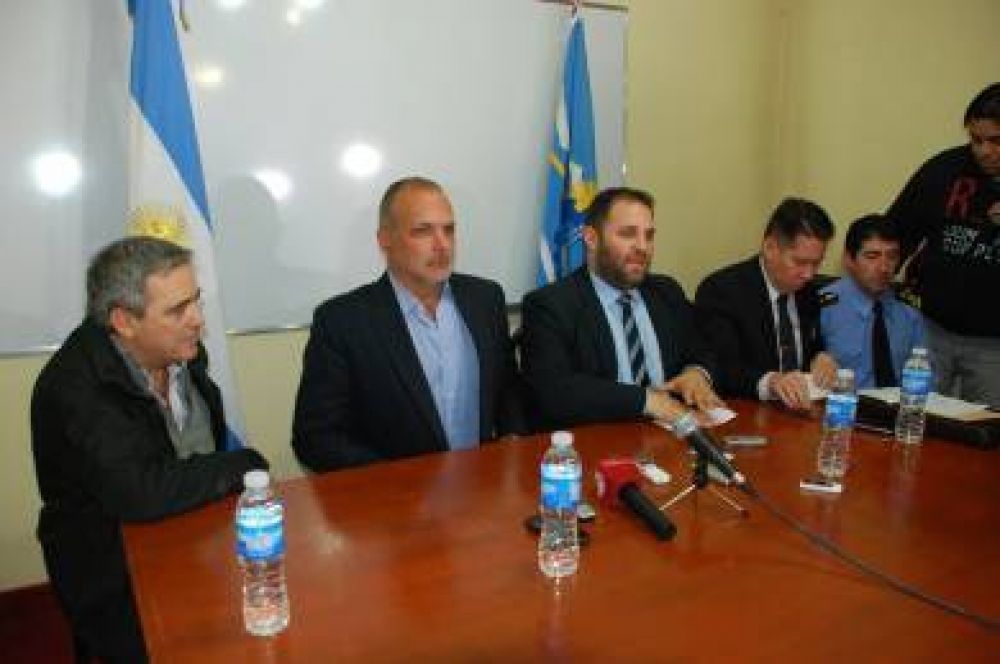 Buzzi respald� a Buttazzi y reconoci� que hay excesos en la Policia