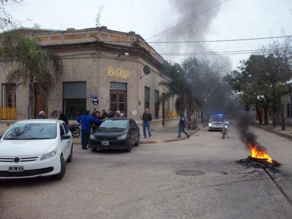 Reclamo por la clausura de una parada de remises