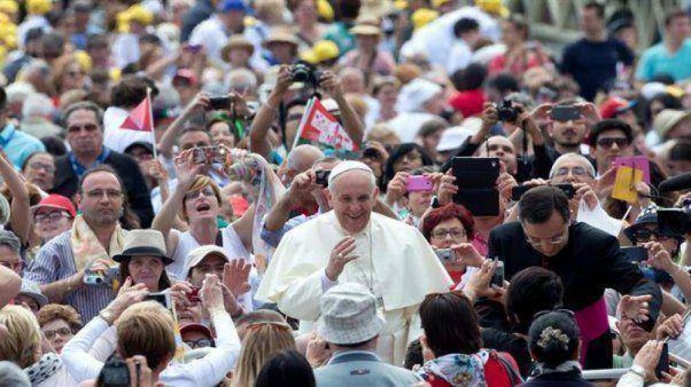 El Papa alienta a llevar una vida honrada y de trabajo