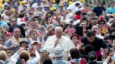 El Papa alienta a llevar una vida honrada y de trabajo