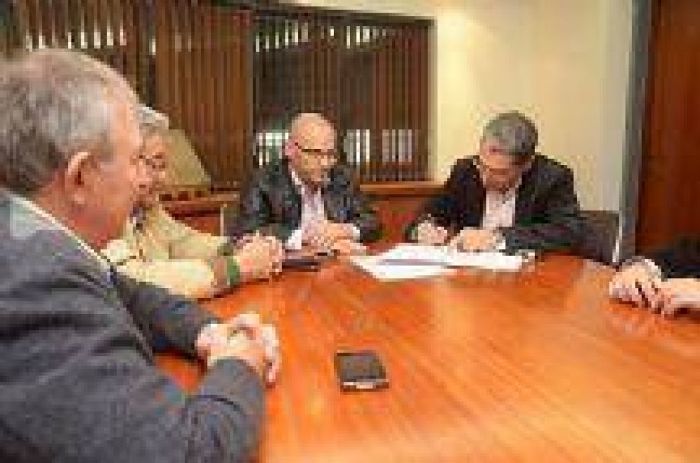 La Veloz del Norte y la C�mara PyME firmaron un convenio de colaboraci�n