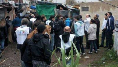 Realizan un censo en la Villa 20 y barrio Papa Francisco