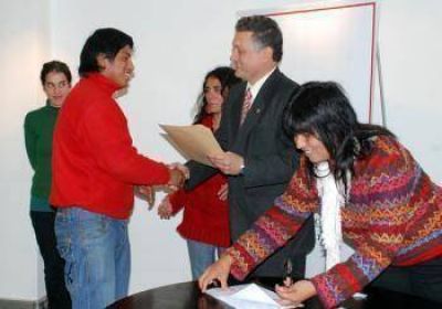 El Estado entreg� microcr�ditos a artesanos. 