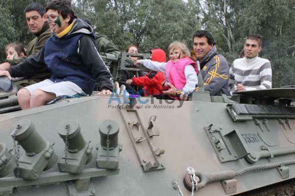 Buen marco en la Jornada de Puertas Abiertas en el Ej�rcito local