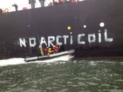 Denuncian abordaje de barco que protestaba contra explotaci�n petrolera en el �rtico
