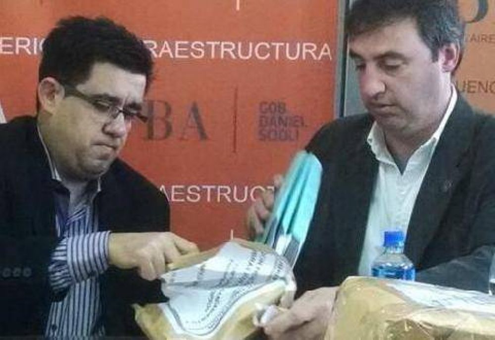 Comienzan a limpiar el r�o Luj�n