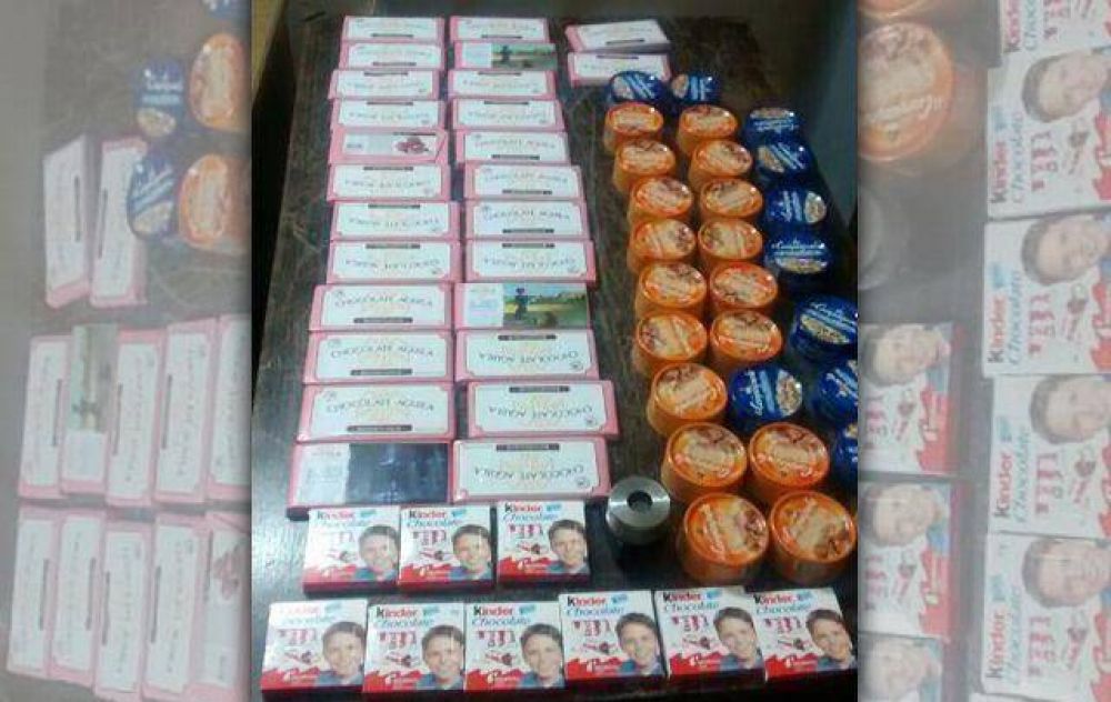 Tres detenidos por robar comida en un s�per de Cosqu�n