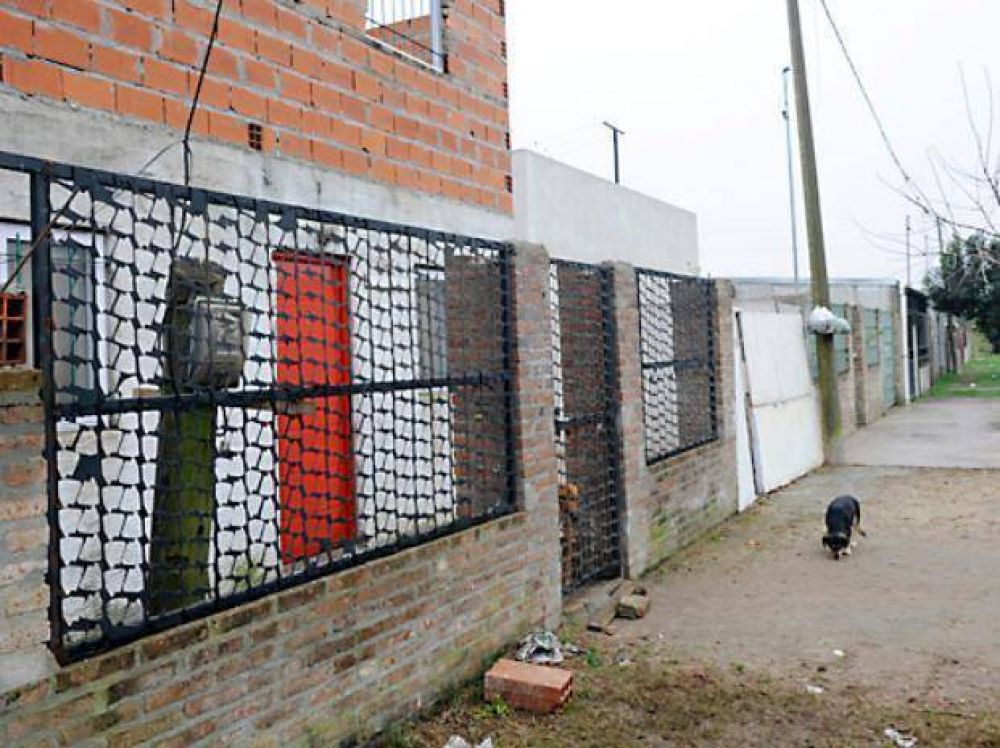 Quiso sacar a un ladr�n de adentro de su casa y le pegaron un tiro en la cabeza