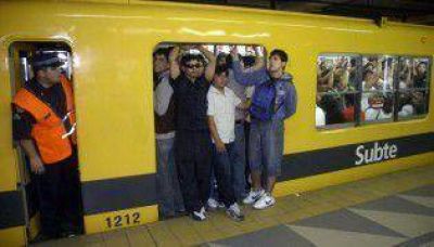 Subte: aseguran que hay menos pungas porque se fueron al Mundial