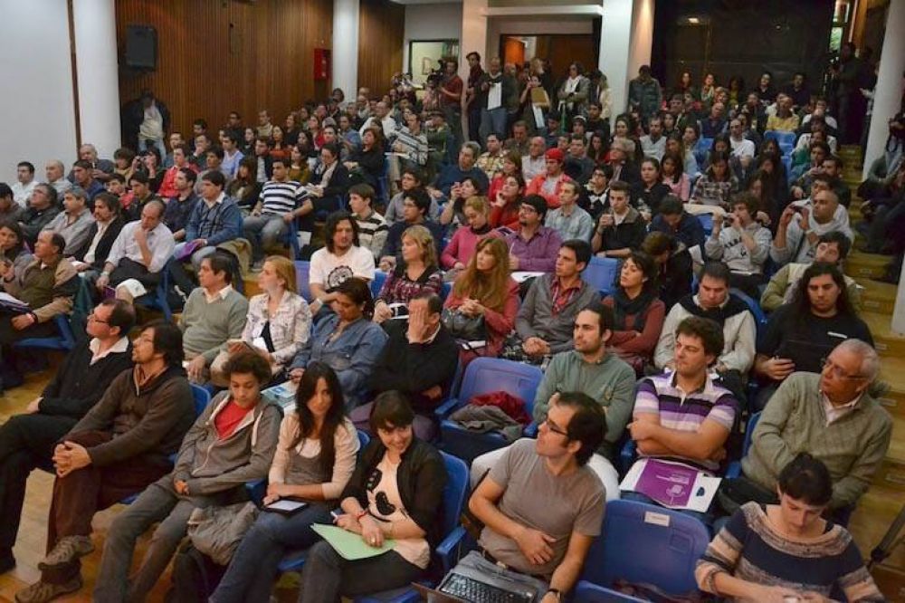 Locutores de toda la provincia se capacitaron y debatieron en Paran�