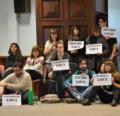 Debate por la Virgen