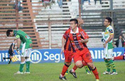 B Nacional: Douglas se salv� del descenso con alma, coraz�n y goles