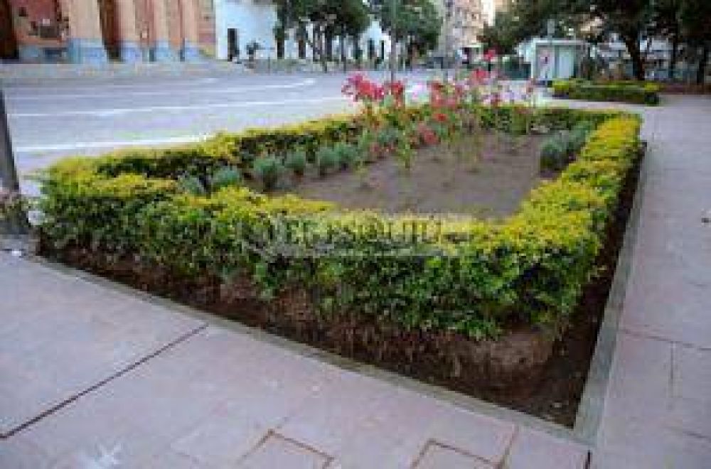 La comuna habilit� el primer sector remodelado de la plaza 25 de Mayo