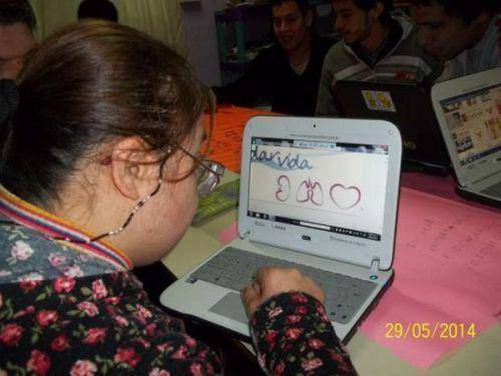 Conectar Igualdad: Cerca de 15 mil estudiantes que ingresaron al secundario ya tienen sus netbooks
