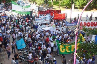 Siguen los paros de empleados p�blicos y docentes con marcha Multisectorial