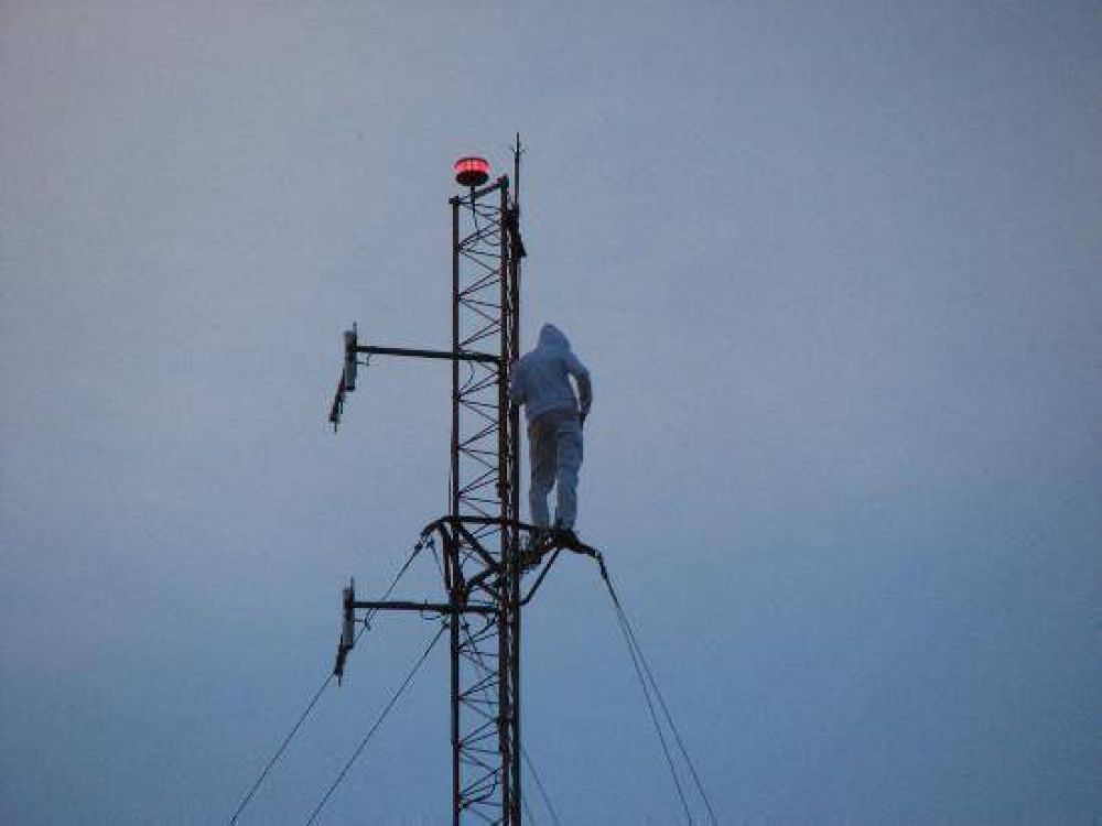 Joven amenaz� con arrojarse de una torre en Zapala
