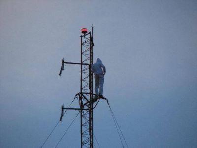 Joven amenaz� con arrojarse de una torre en Zapala