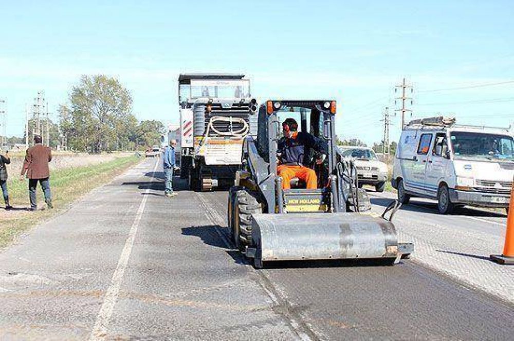 Acto de apertura de licitaci�n para arreglos en la Ruta 51