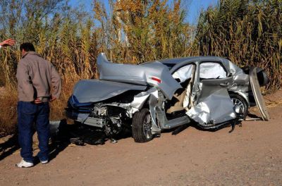 Por un choque en el Acceso Sur una mujer perdi� la vida