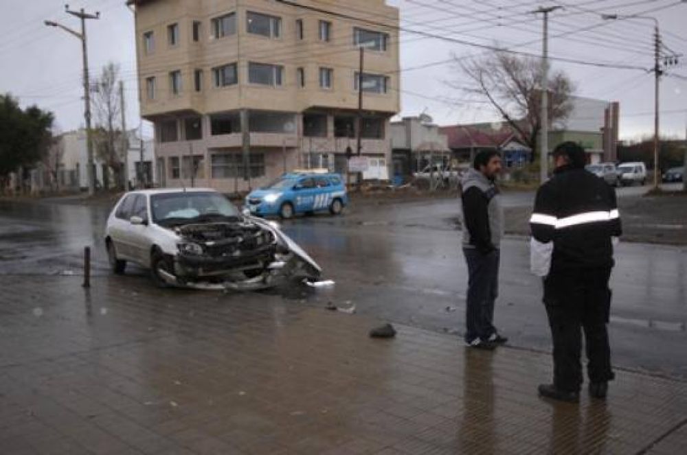 Fuerte choque dej� a una joven herida