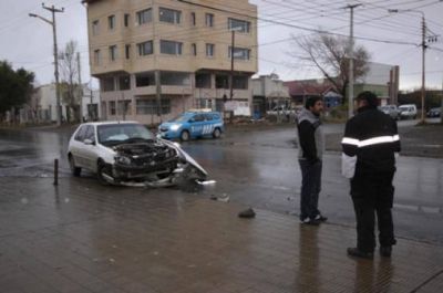 Fuerte choque dej� a una joven herida