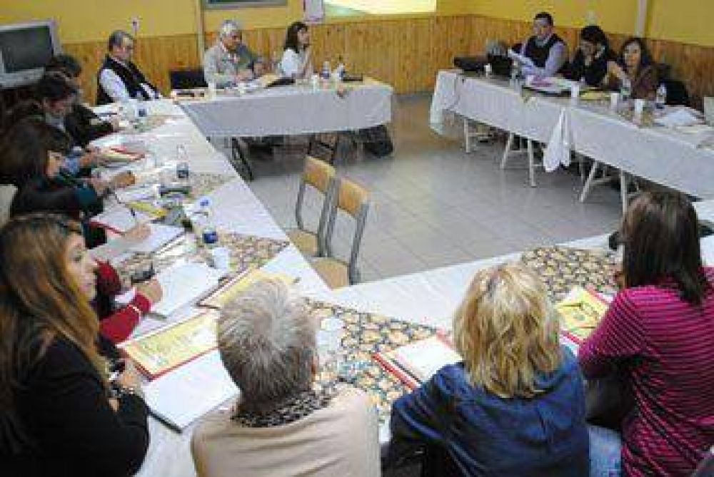 Presentan el programa �Por M�s Educaci�n�