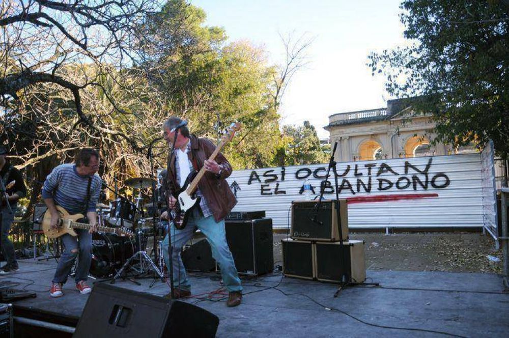 Con un festival cultural, sigue la lucha por el teatro