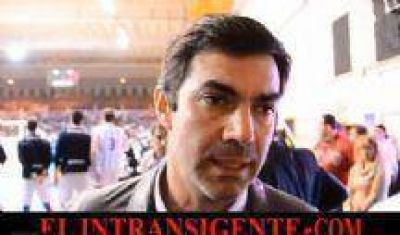 Juan Manuel Urtubey en el encuentro de la Liga Mundial de V�ley: 