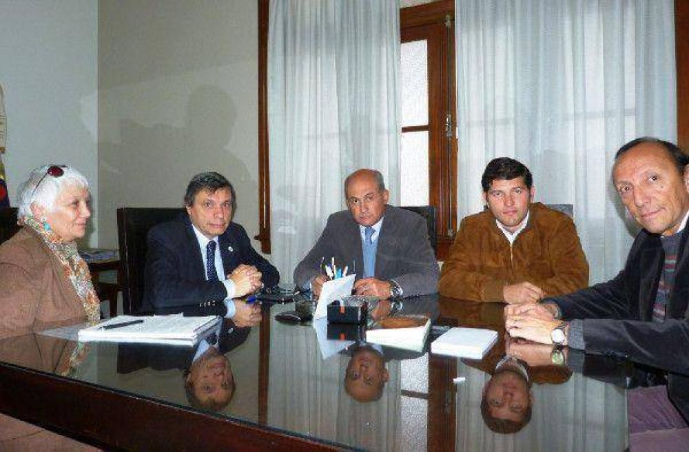 UNJu y Agua de los Andes analizan mejorar servicio de laboratorio