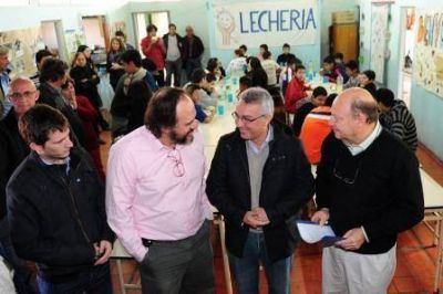 Julio Zamora entreg� apoyo econ�mico a instituciones civiles de la localidad de El Talar  