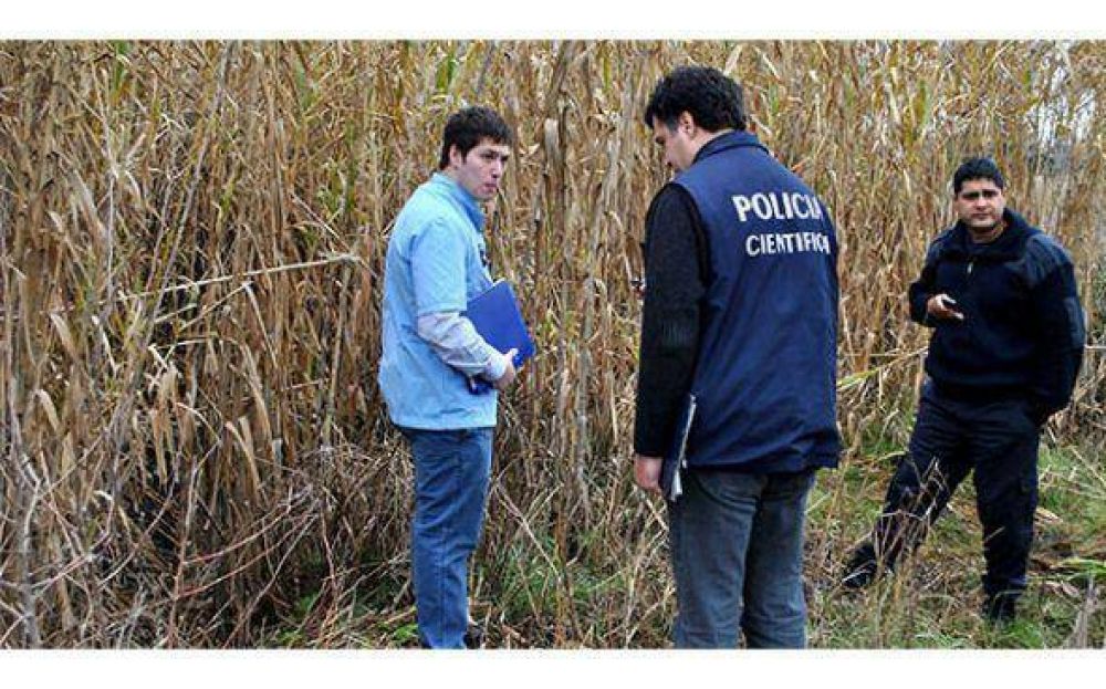 Encuentran a un hombre muerto en un descampado