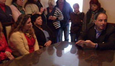 Garate, con empleados del Policl�nico: se comprometi� a ayudar 