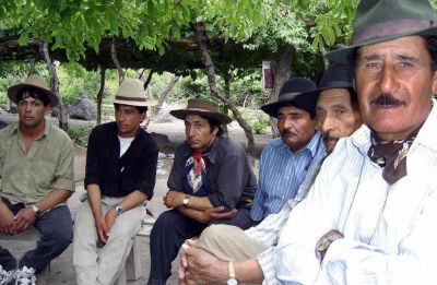 Peque�os productores alquilan la tierra y luchan por el agua