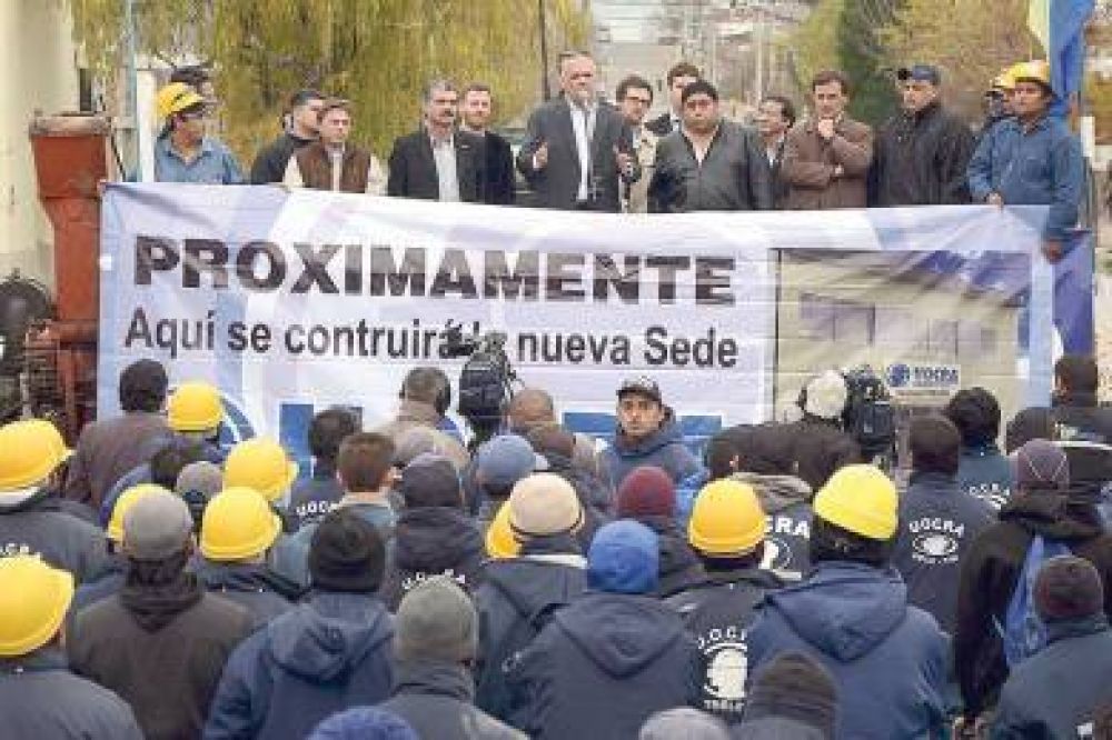 El gobernador anunci� la construcci�n de m�s casas para trabajadores de la UOCRA