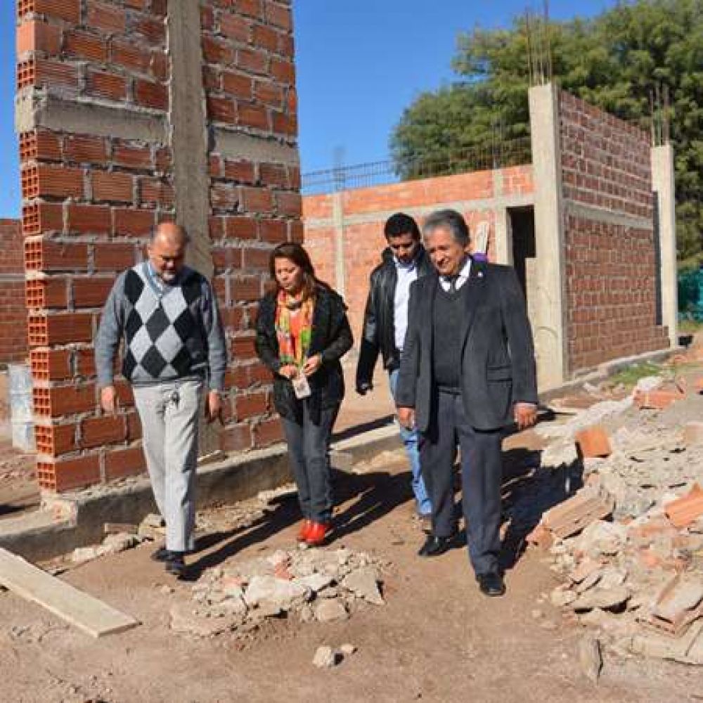 Bosetti y Beba Soria constataron avance de obra del Centro Recreativo de la Polivalente de Arte