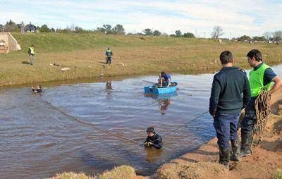 Intensifican la b�squeda de un joven que cay� en aguas del arroyo Pergamino