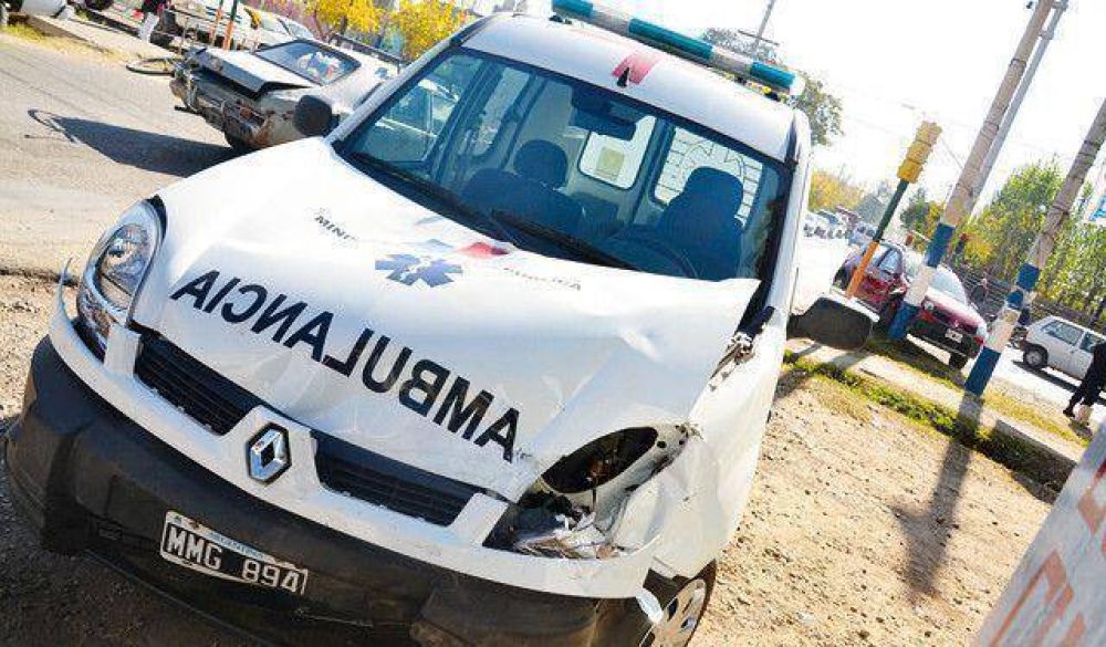 La ambulancia choc� y Ullum se quedan sin el servicio por unos d�as