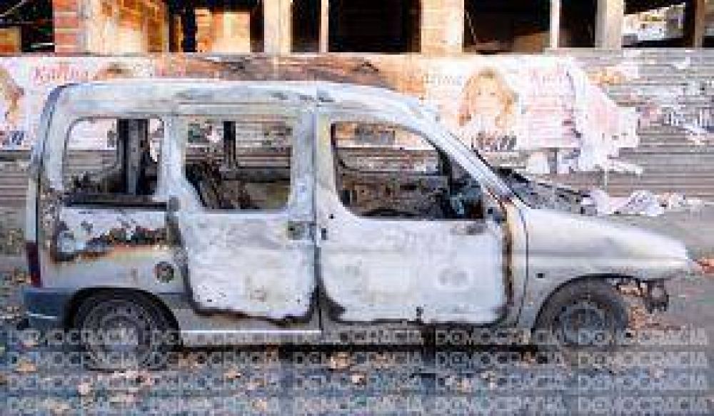 Incendio destruy� una camioneta secuestrada